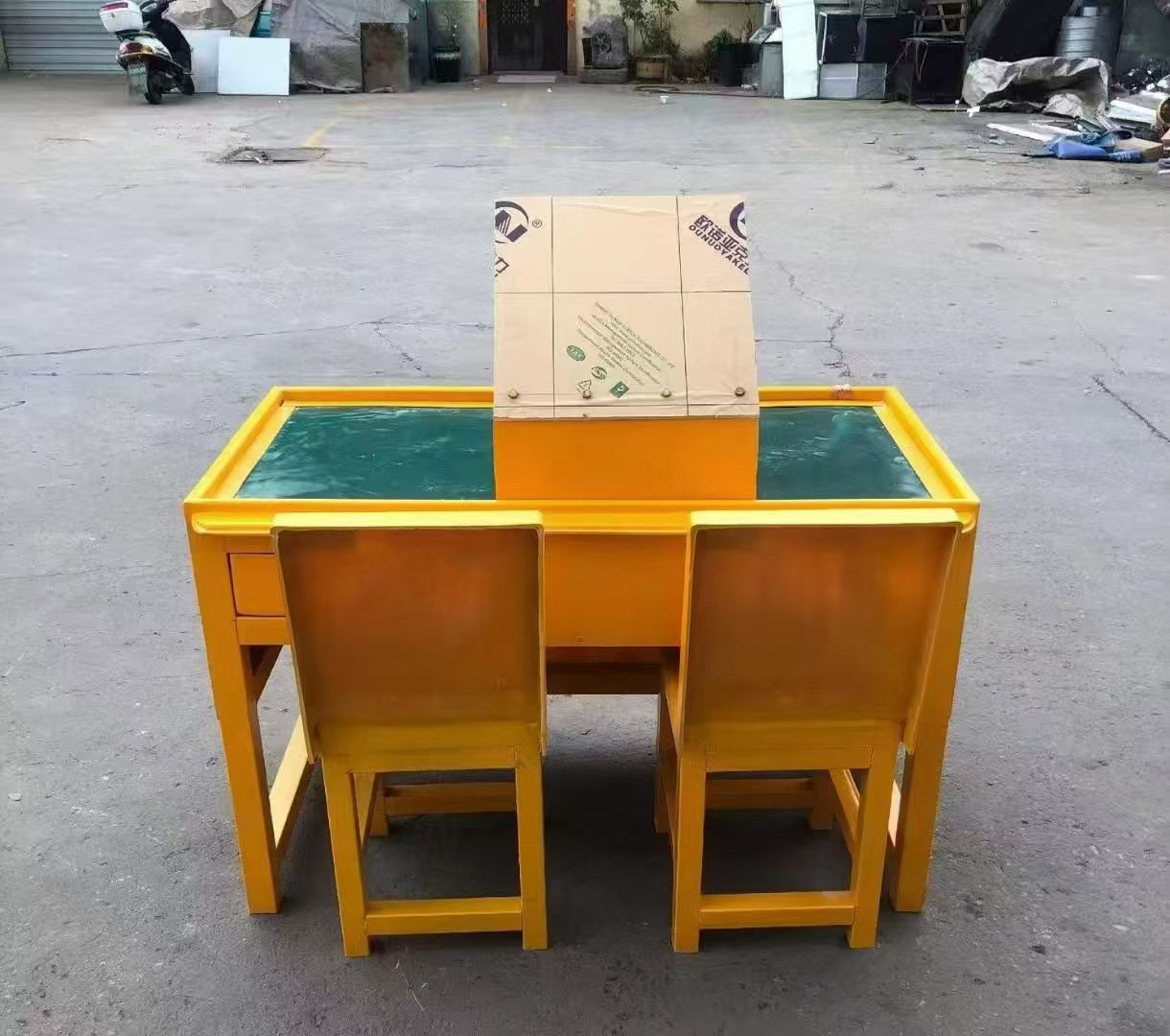 富锦防静电导通桌井下煤矿火工品发放桌：危险品流转的安全守护者